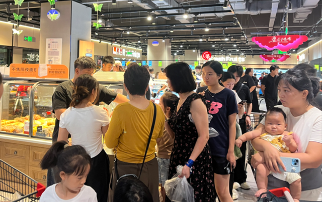 “晚8點經(jīng)濟”升溫：錯峰購實惠 消費更理性